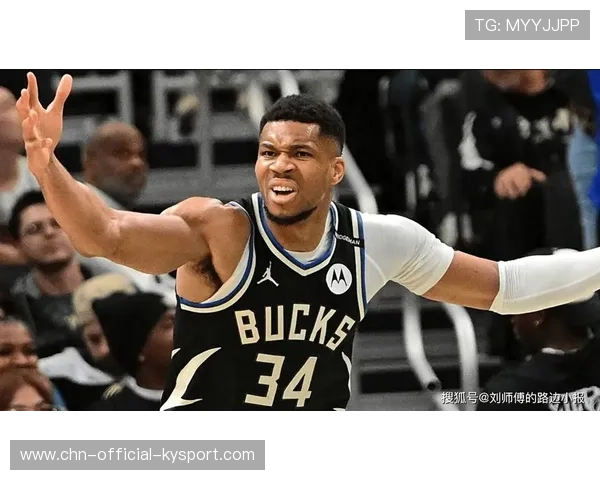 雄鹿夜色中的巨星瞬间：字母哥持球飞奔重扣点燃主场